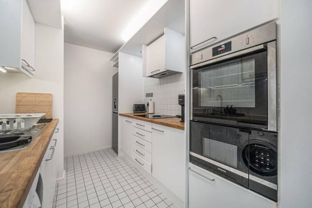 2 bedroom property to let - Photo 1