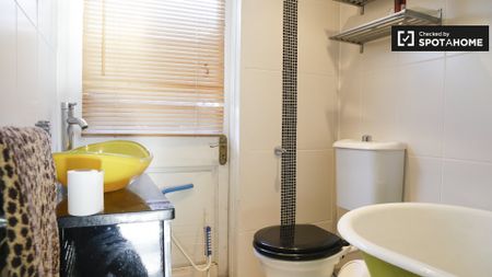 Room to rent in 3-bedroom house in North Inner City, Dublin - Photo 3