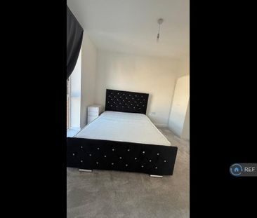 1 bedroom in a house share to rent - Photo 4