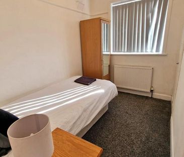 4 bedroom semi-detached house to rent - Photo 1