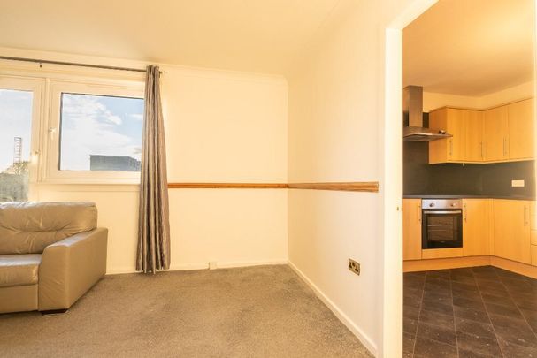 3 bedroom flat to rent - Photo 1