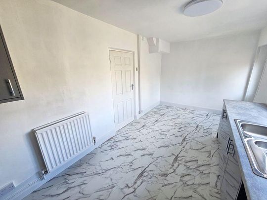 3 bedroom end of terrace house to rent - Photo 1