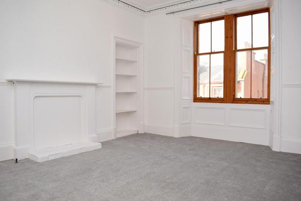 4 bedroom flat to rent - Photo 1