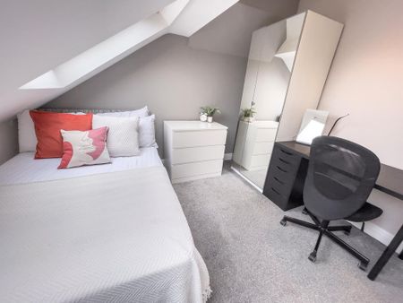 6 bedroom terraced house to rent - Photo 3