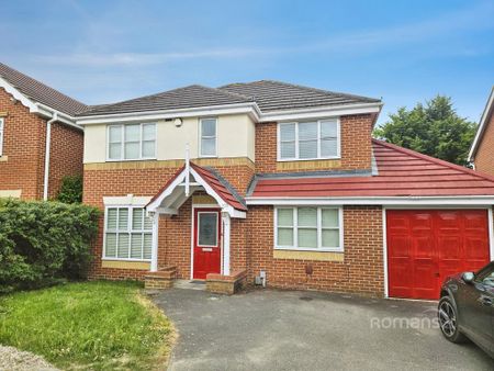 4 bedroom detached house to rent - Photo 3