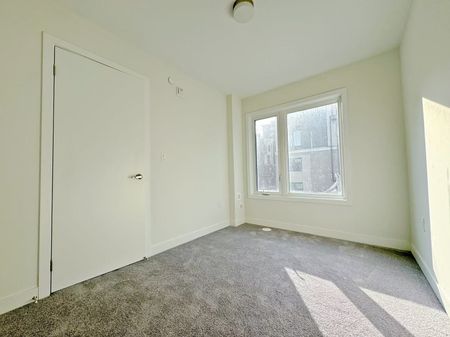 For Lease - 3550 Colonial Drive Unit# 19, Mississauga, Ontario - Photo 4