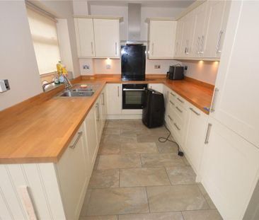 3 bedroom end of terrace house to rent - Photo 4