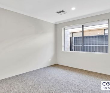 GORGEOUS 5X2 FAMILY HOME IN DAYTON – 12 HENDON ROAD! - Photo 1