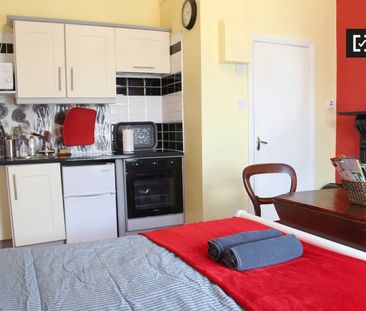 Stylish studio to rent in Dublin, Ireland - Photo 6