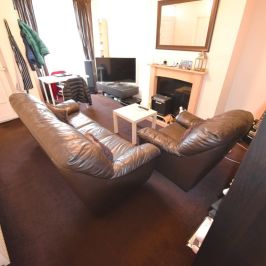 2 bedroom House in Cross Flatts Grove, Leeds - Photo 1