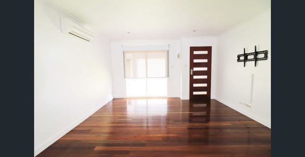 Affordable Living in a Prime Locale! Open for Inspection this Sunday at 12pm - 12:15pm! - Photo 1