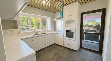 Four Bedrooms in Great Location - Photo 5