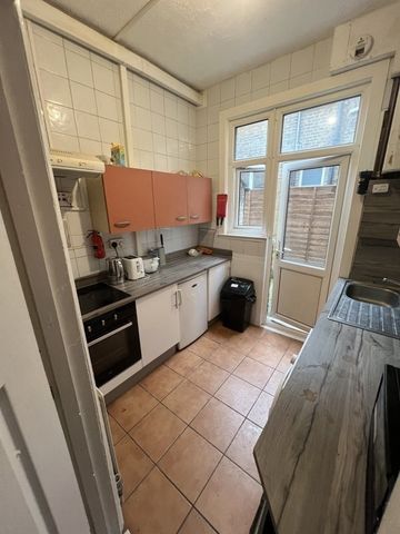 Room in a Shared House, Hanover Rd, NW10 - Photo 4