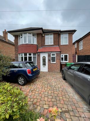 5 Bed Detached House, Hollinwell Avenue, NG8 - Photo 1