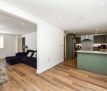 5 bedroom detached house to rent - Photo 2