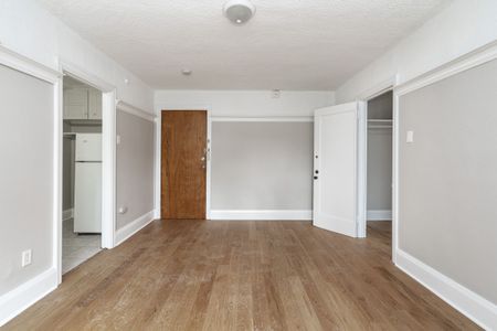 118 Roncesvalles Avenue - Photo 2