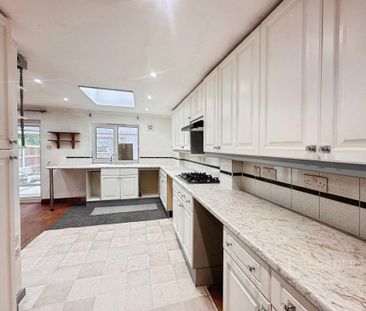 3 bedroom semi-detached house to rent - Photo 6