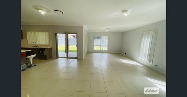 Near New Luxury house with 4 Bedrooms plus STUDY - Photo 1