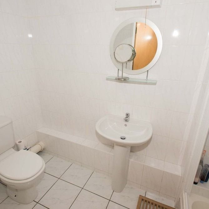 Apt 63 17 Queens Square, Belfast BT1 3FF - Photo 1