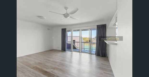 2br top floor unit with water views - Photo 1