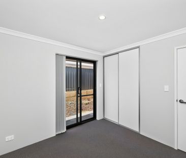 Brand new modern home - Photo 5