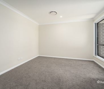 STUNNING BRAND NEW 4-BEDROOM HOME IN SOUGHT-AFTER LOCATION. - Photo 3