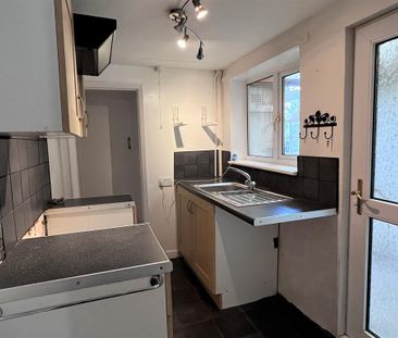 2 bedroom terraced house to rent - Photo 2