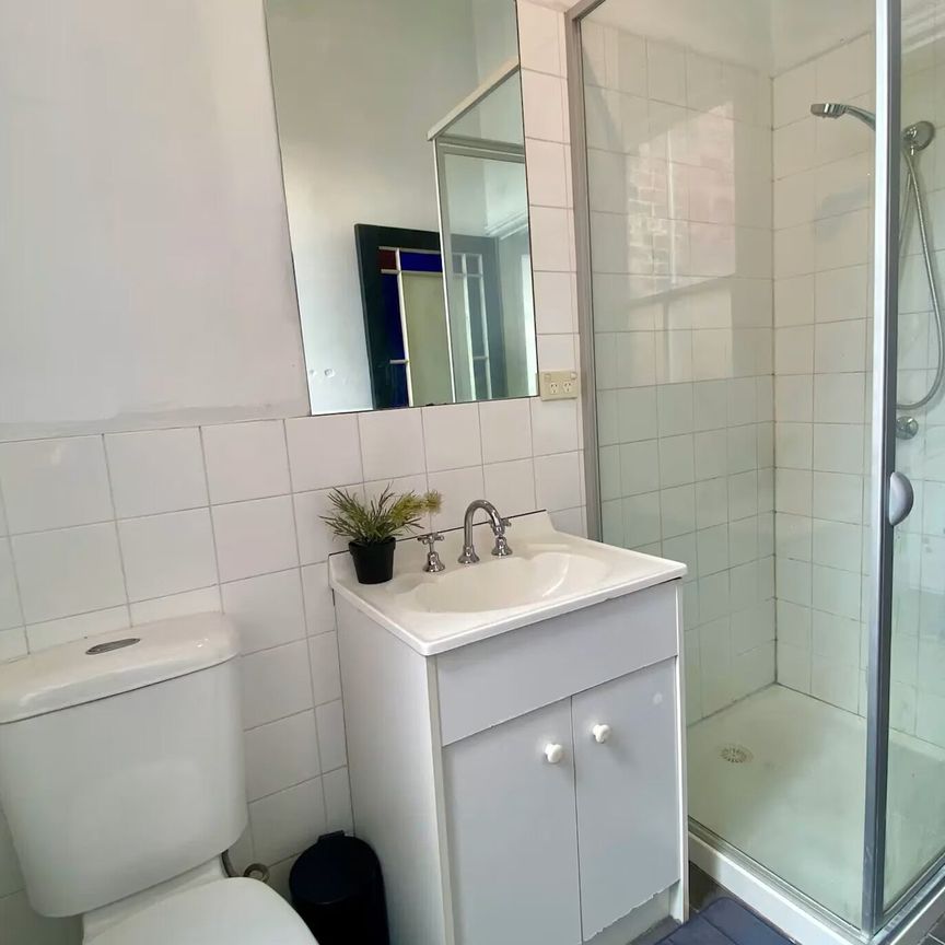 Carlton North - Photo 1