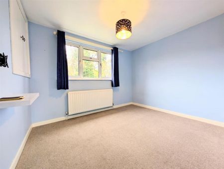 4 bedroom end of terrace house to rent - Photo 4