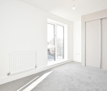 2 bedroom semi-detached house to rent - Photo 3