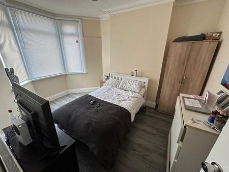 5 bedroom terraced house to rent - Photo 4