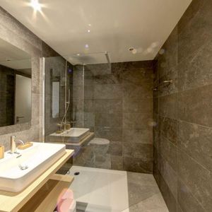 RÉSIDENCE MEUBLÉE "PETITE COUR" STUDIOS AVEC SERVICES HÔTELIER - Foto 3