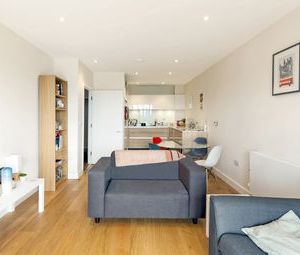 1 Bedrooms Flat to rent in Barquentine Heights, Gmv, Greenwich SE10 | £ 355 - Photo 1