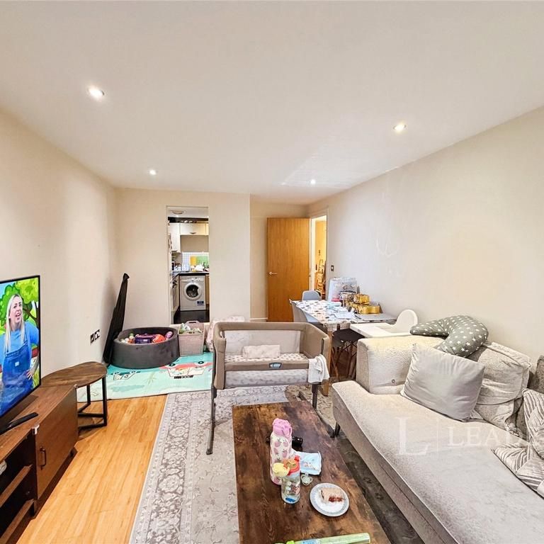 2 bedroom flat to rent - Photo 1