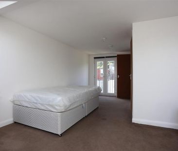 6 bedroom house to rent - Photo 2