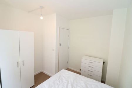 Room in a Shared House, Rosenburg Road, W3 - Photo 4