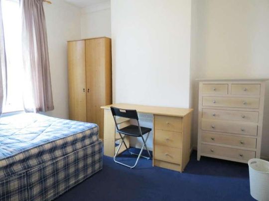 Bedroom Semi Detached House In Charminster, BH8 - Photo 1
