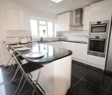 4 bedroom semi-detached house to rent - Photo 1
