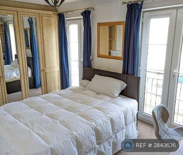 1 bedroom in a flat share to rent - Photo 2