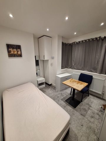 Room in a Shared House, Second Avenue, E12 - Photo 2