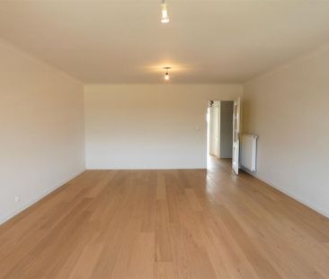 GOED GELEGEN APPARTEMENT MET 2 SLPK., AUTOSTAANPLAATS EN KELDERBERGING - Photo 3