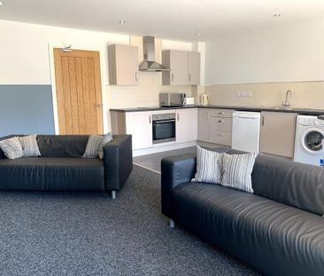 3 bedroom flat to rent - Photo 2