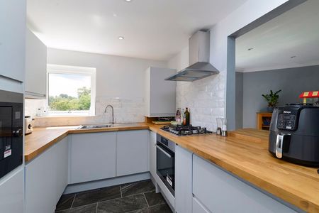 Charterhouse Road, Godalming - 3 bedrooms Property for lettings - Seymours - Photo 3