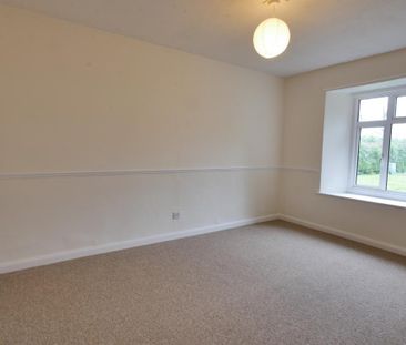 4 bedroom semi-detached house to rent - Photo 4