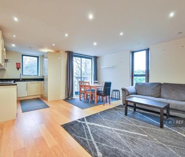 2 bedroom flat to rent - Photo 1