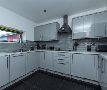 St Christopher's Court, Maritime Quarter, SA1 1UA, Swansea - Photo 3