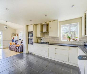 1 bedroom in a house share to rent - Photo 4