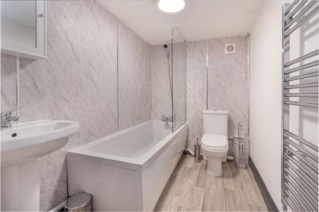 1 bedroom in a house share to rent - Photo 3