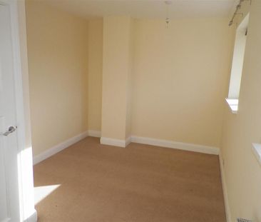2 bedroom end of terrace house to rent - Photo 5