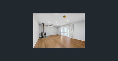 Bright and Spacious Family Home in a Convenient Location - Photo 3